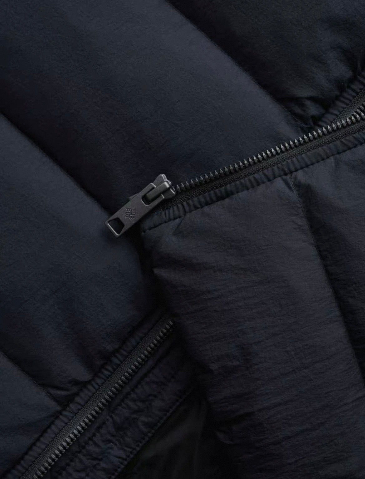 MONTARI LIGHTWEIGHT HOODED PUFFER VEST