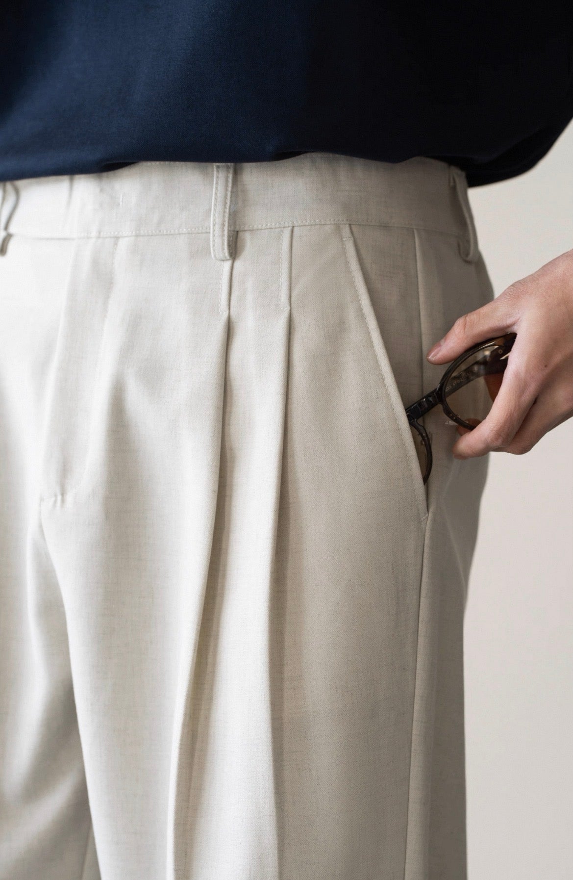 MONTARI LINEN PLEATED TROUSERS