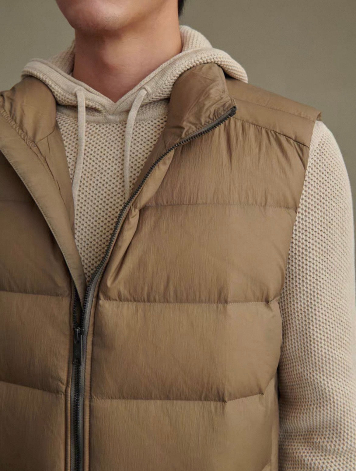 MONTARI LIGHTWEIGHT HOODED PUFFER VEST