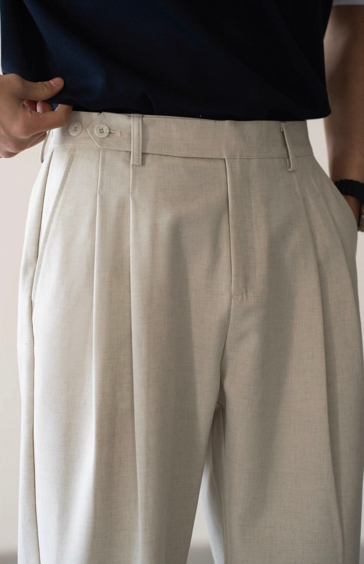 MONTARI LINEN PLEATED TROUSERS