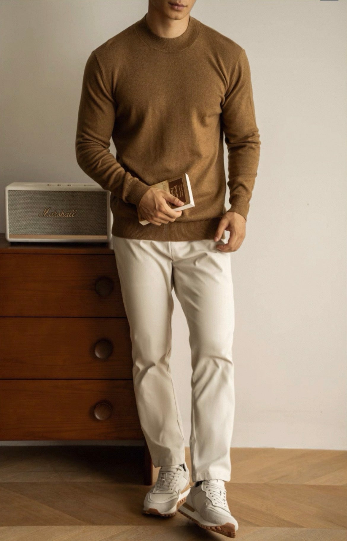 MONTARI ESSENTIAL CREWNECK SWEATER