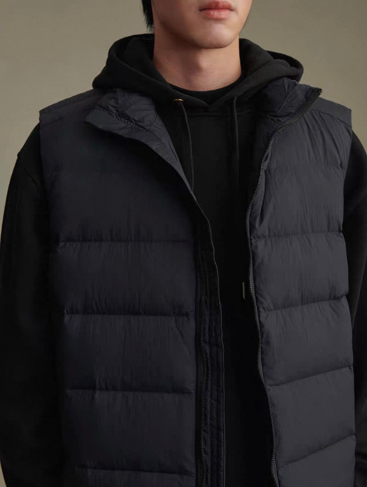 MONTARI LIGHTWEIGHT HOODED PUFFER VEST