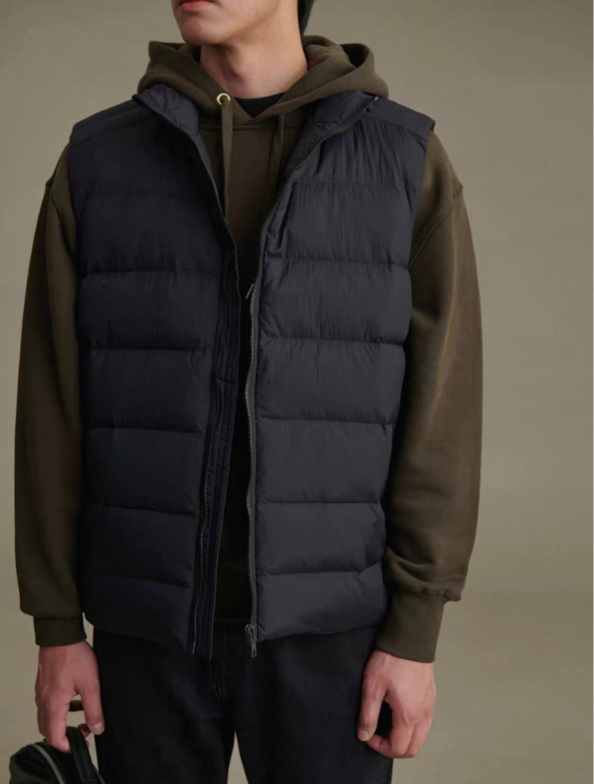 MONTARI LIGHTWEIGHT HOODED PUFFER VEST