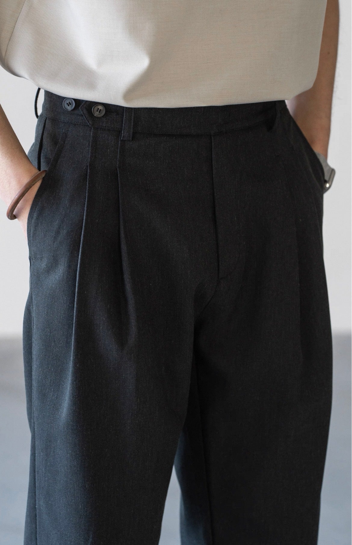 MONTARI LINEN PLEATED TROUSERS