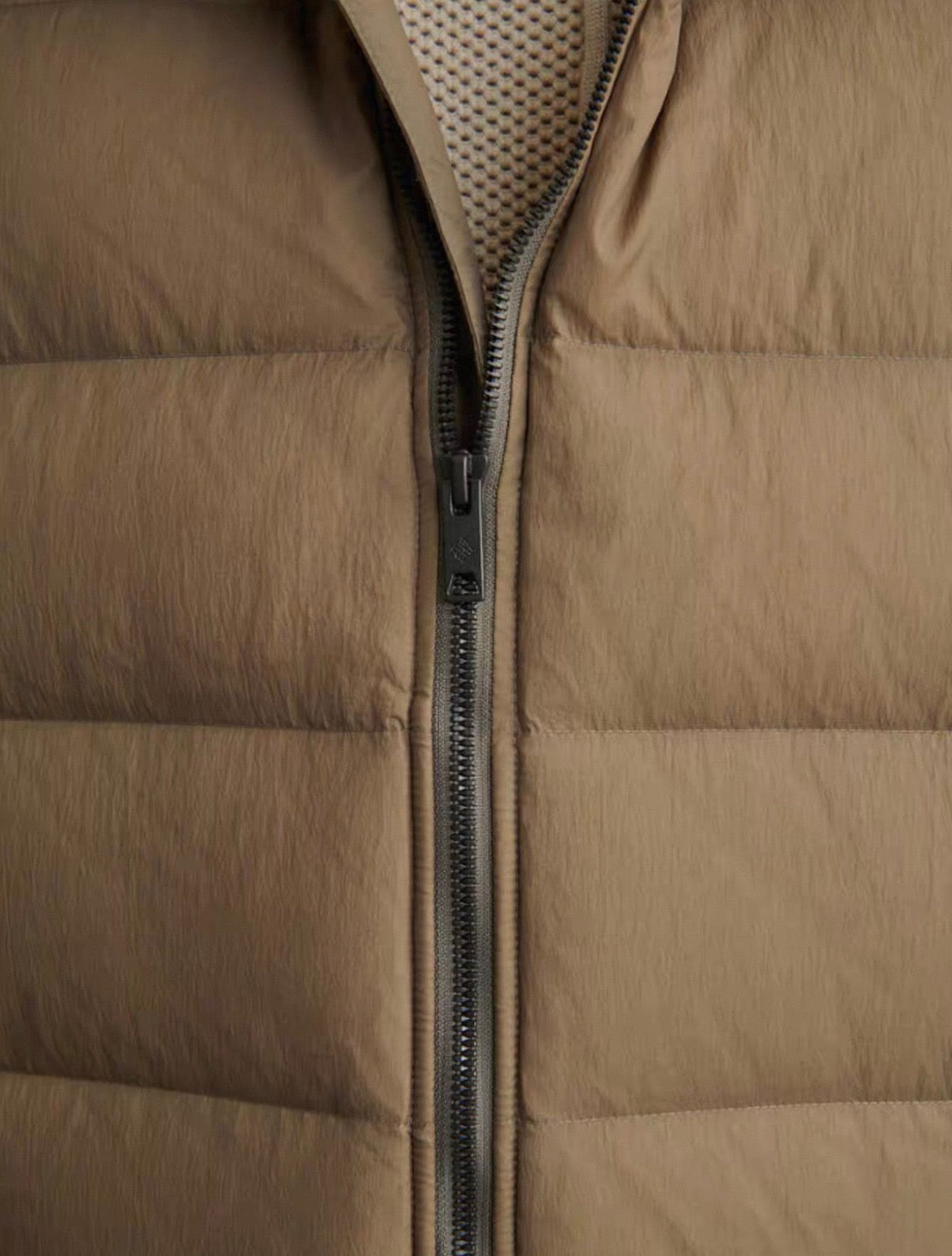 MONTARI LIGHTWEIGHT HOODED PUFFER VEST