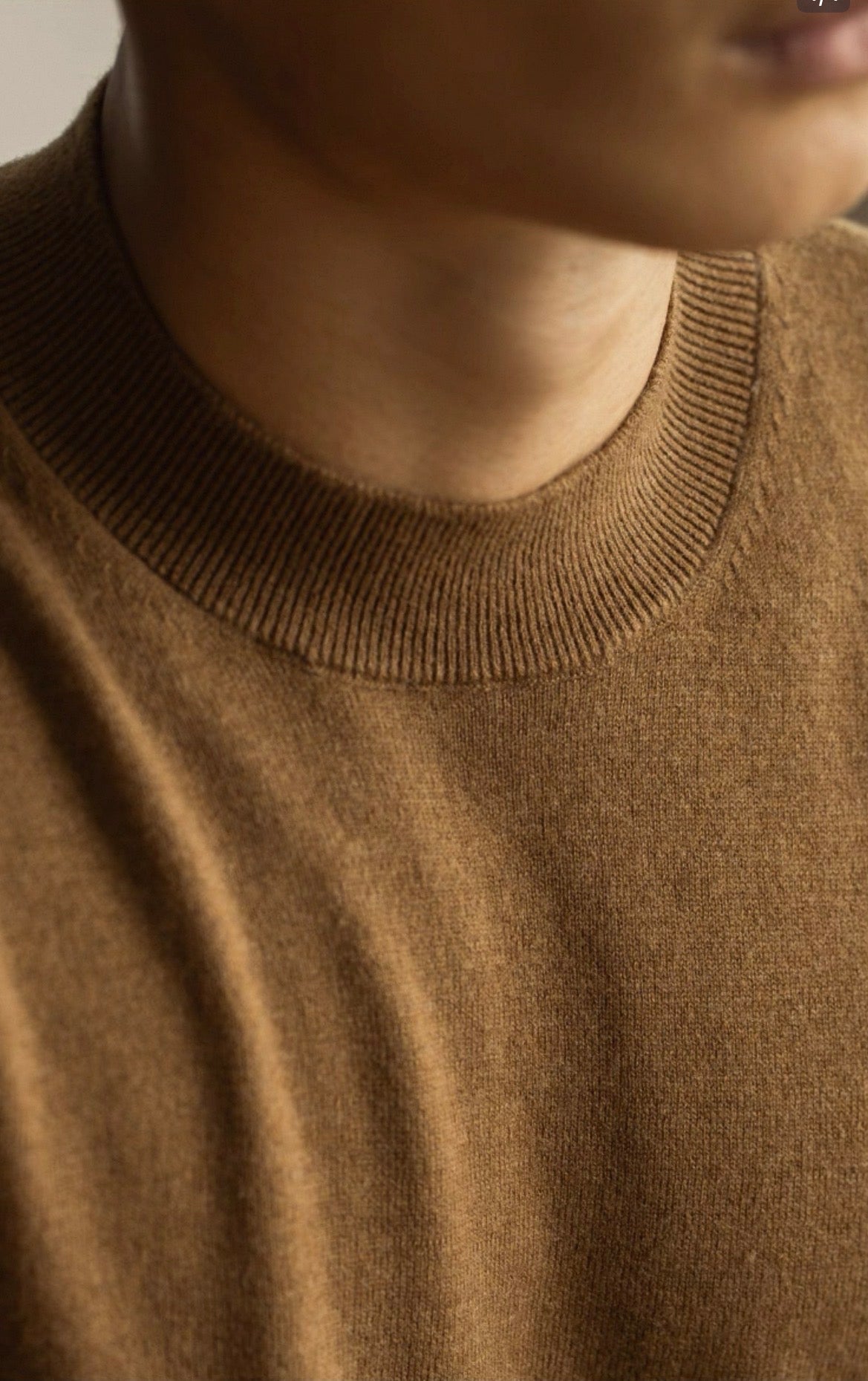 MONTARI ESSENTIAL CREWNECK SWEATER